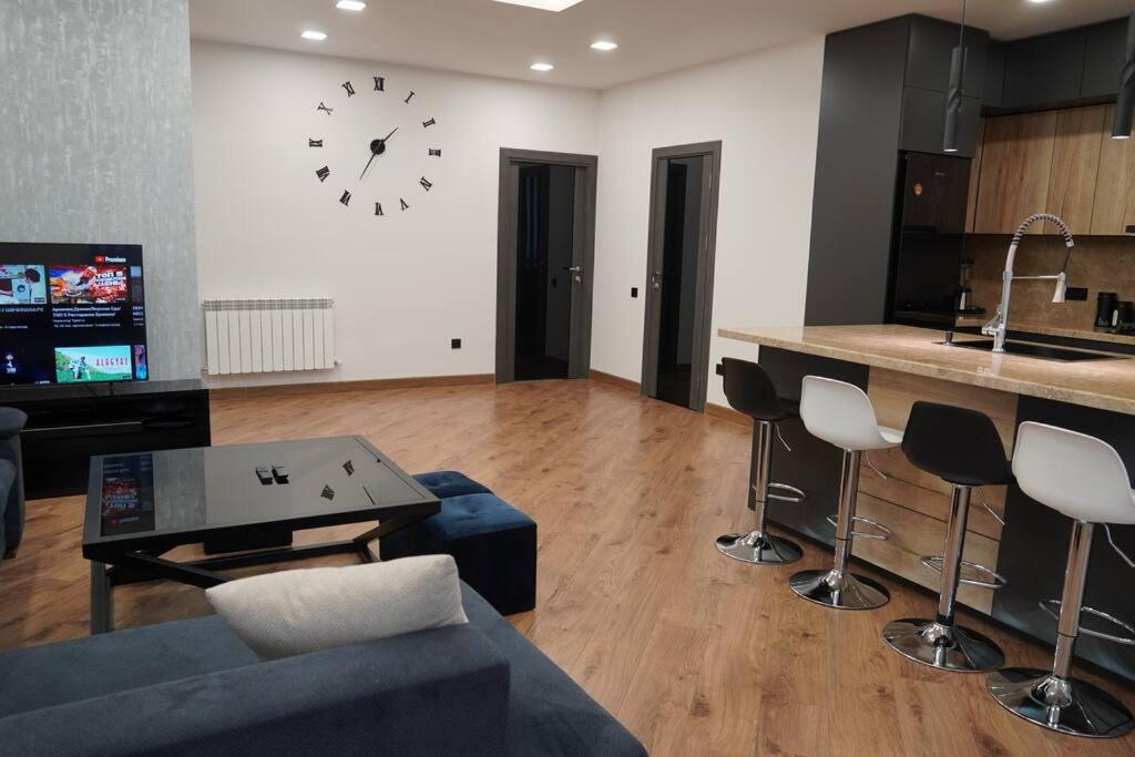 Lovely, Newly Remodeled Apartment In Yerevan! Exterior foto